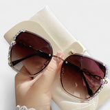 Eszter | Nőies elegancia fém kerettel