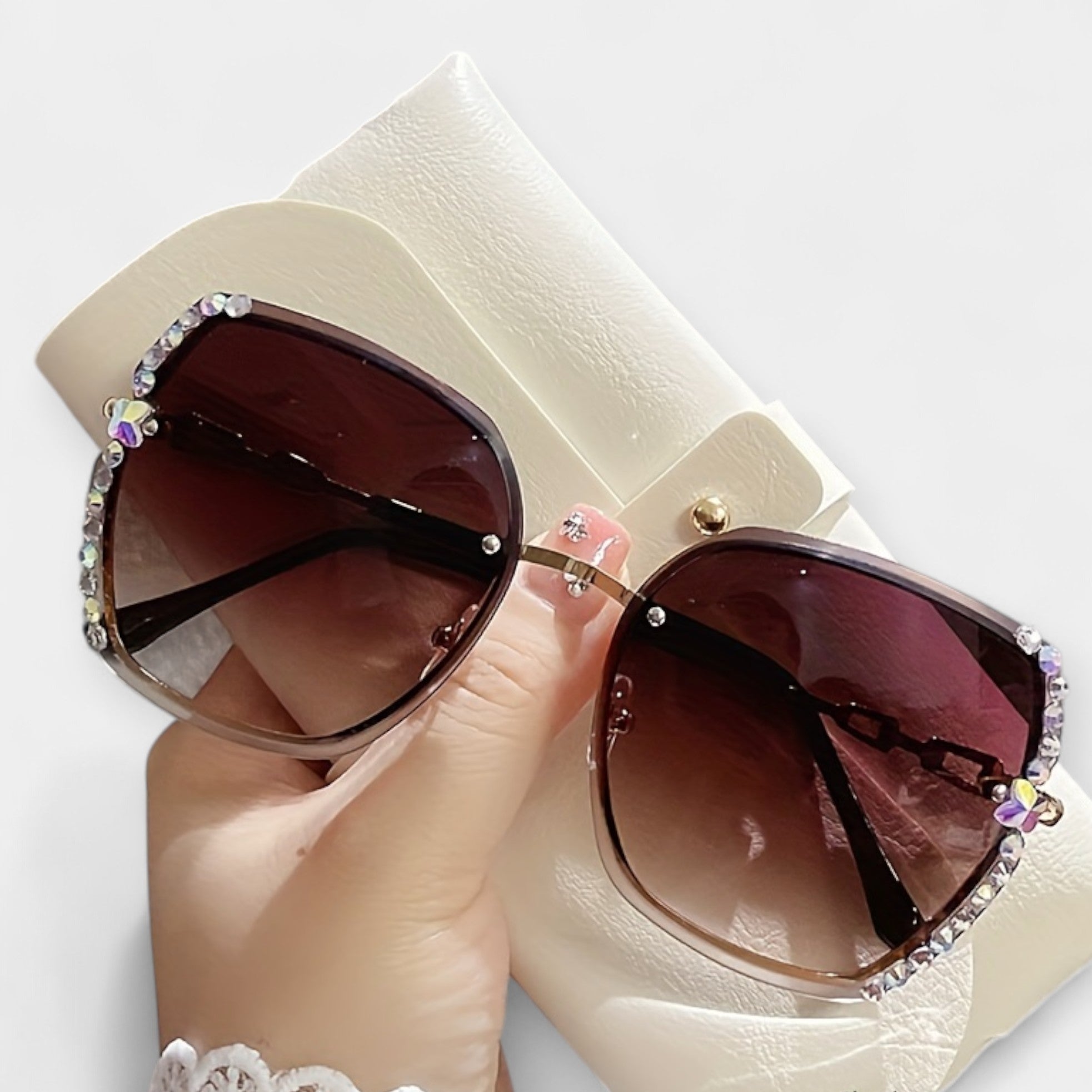 Eszter | Nőies elegancia fém kerettel